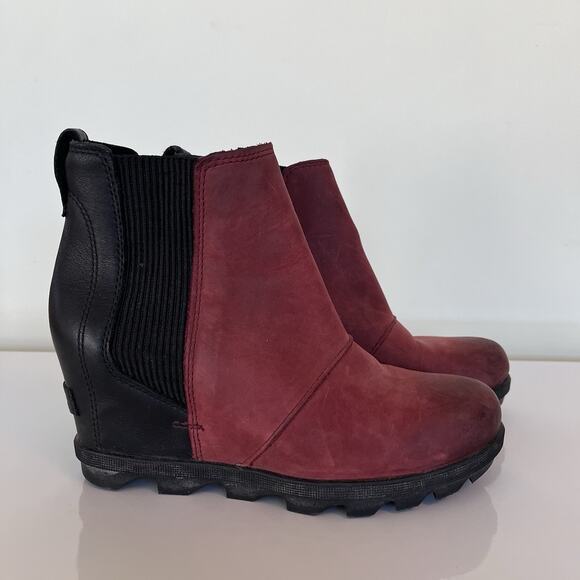SOREL Joan Of Arctic Wedge Red Black Leather Chelsea Boots Women’s Size 7 - Picture 1 of 8